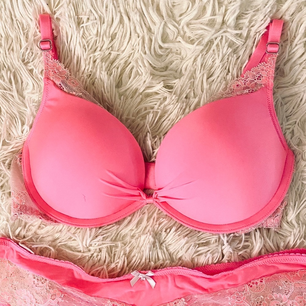 NEW!! Victoria’s Secret Push Up Bra